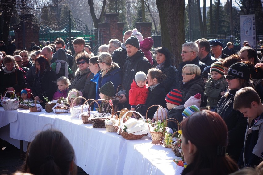 Wielka Sobota 2015: Święcenie pokarmów w katowickich...