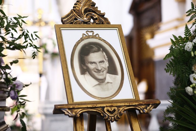 Zdjęcia z uroczystości pogrzebowych Wiesława Gołasa
