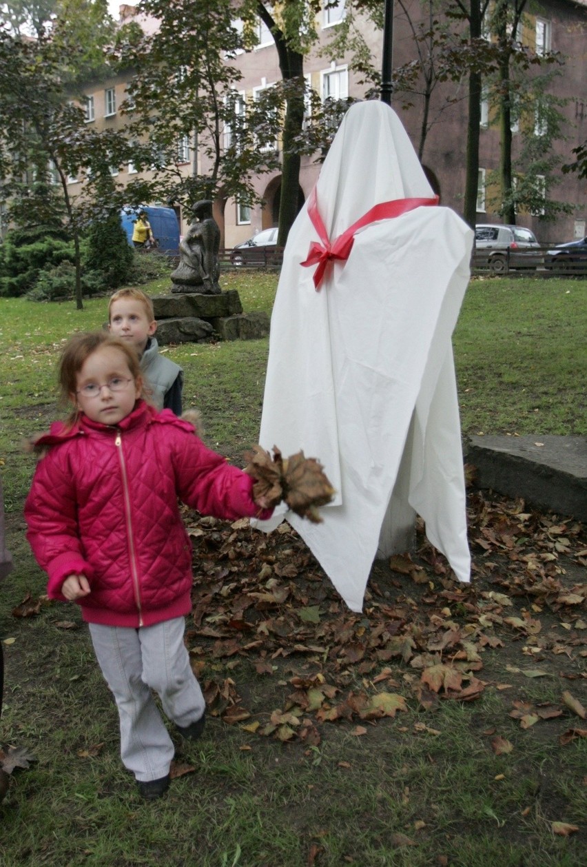 W Bytomiu odsłonięto rzeźbę Karin Stanek