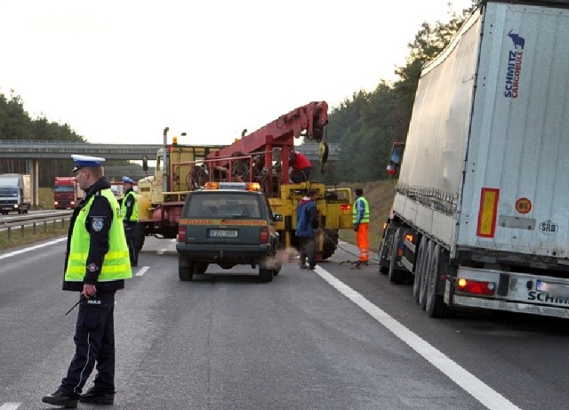 Kierowca tira zagapił się i wpadł do rowu na wysokości Trasy Północnej pod Zieloną Górą.