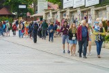 Krynica-Zdrój. „Sądeckie Krupówki” pełne turystów. Długi weekend czerwcowy będzie udany dla branży turystycznej. ZDJĘCIA