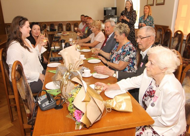 Pary z Chełmna, z wieloletnim stażem małżeńskim, świętowały złote i żelazne gody