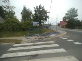 Kierowca nie opanował auta na zakręcie i zniszczył barierki w Tryszczynie