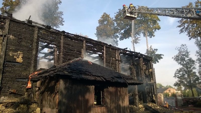 Pożar w Mileszkach. Doszczętnie spłonął zabytkowy kościół św. Doroty [ZDJĘCIA, FILM]