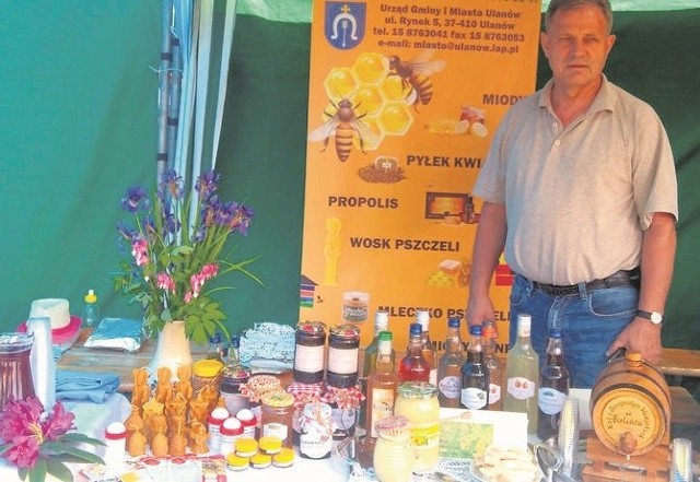 Wacław Piędel - dyrektor Centrum Edukacji Zawodowej w Nisku, prezes Towarzystwa Przyjaciół Wsi Bieliniec i pszczelarz