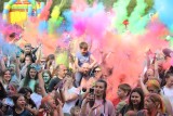 Holi Święto Kolorów w Łodzi. Setki szczęśliwych, kolorowych dzieci i dorosłych ZDJĘCIA