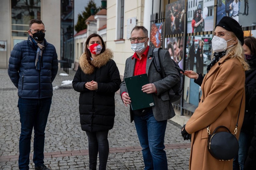 Zatrzymaj się na chwilę na Rynku Kościuszki. Zobacz jak...