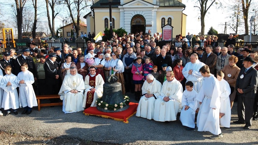 Simoradz: Zrabowany w czasie wojny dzwon wrócił dzisiaj do parafii [FOTORELACJA]