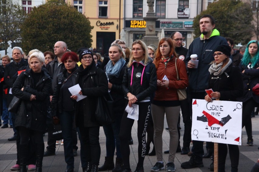 Drugi czarny protest w Rybniku - panie demonstrowały na rynku