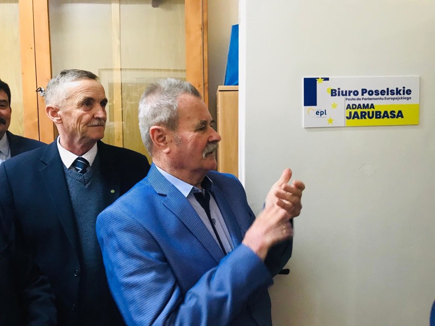 Europoseł Adam Jarubas otworzył swoje biuro w Pińczowie (ZAPIS TRANSMISJI, ZDJĘCIA)