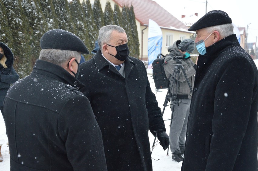 Moczydło. Śnieżna inauguracja obwodnicy Książa Wielkiego i Wielkiej Wsi