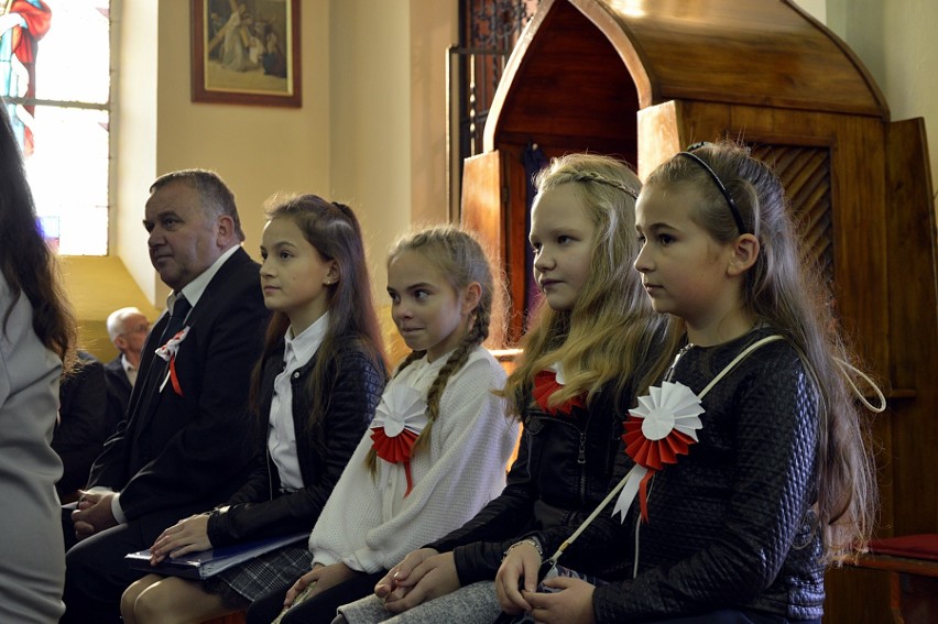 Staszkówka. Uroczyście świętowano rocznice niepodległości. W kościele odsłonięto okolicznościową tablicę