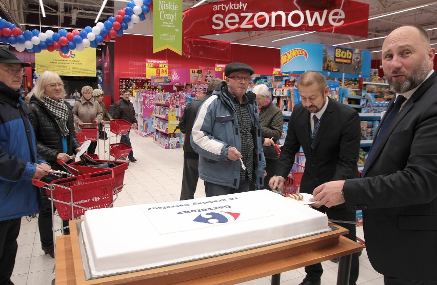 Carrefour w Grudziądzu obchodzi 10-lecie istnienia. Klientów...