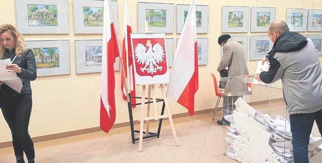 W niedzielę II tura wyborów. W naszym regionie głosowanie odbędzie się w 15 gminach. W dogrywce  mieszkańcy będą wybierać włodarzy na kolejne 5 lat. II tura wyborów odbędzie się tam, gdzie w pierwszej żaden z kandydatów nie uzyskał ponad połowy głosów. Stało się tak m.in. w największych - poza Koszalinem - miastach regionu. 