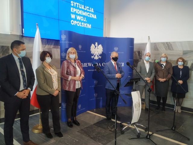 W Opolskim Urzędzie Wojewódzkim odbyło się pierwsze spotkanie zespołu antycovidowego.