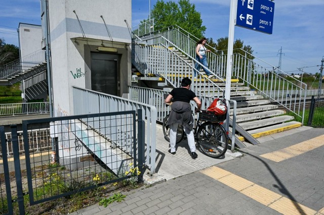 Czytelnik chciał przedostać się z osiedla Błonie na Miedzyń przez kładkę przy przystanku kolejowym Bydgoszcz Błonie