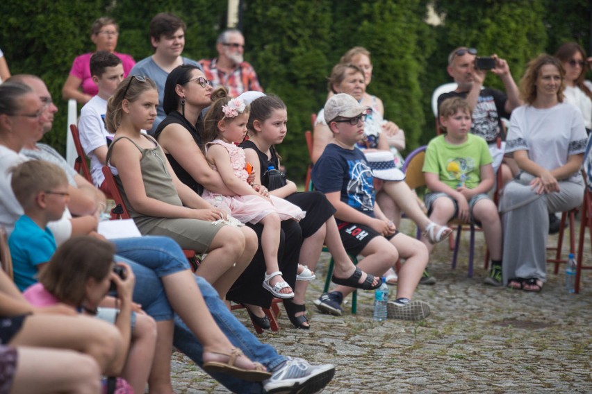 Koncert na podwórzu Bałtyckiego Centrum Kultury w Ustce        