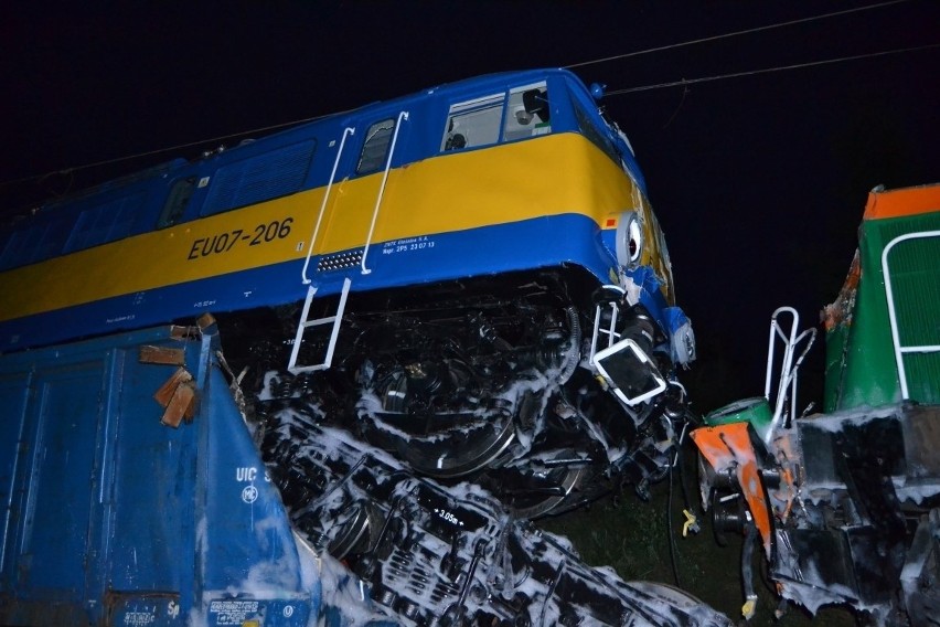 Tczew: Zderzenie dwóch pociągów. Maszynista jest ranny [ZDJĘCIA]