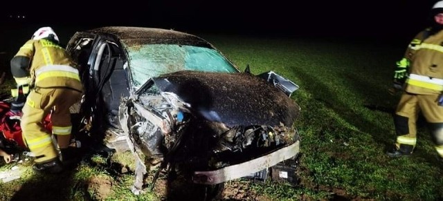 W sobotę, 26 lutego, około godziny 19.30 doszło do tragicznego wypadku na trasie Margonin-Gołańcz, w miejscowości Lipiny. Samochód osobowy wypadł z drogi i uderzył w przydrożne drzewo.Kolejne zdjęcie --->