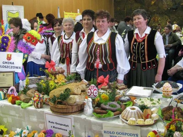 Koła Gospodyń z Czarncy i Kurzelowa reprezentowało gminę Włoszczowa na Ogólnopolskiej Prezentacji Stołów Wielkanocnych w Warszawie.