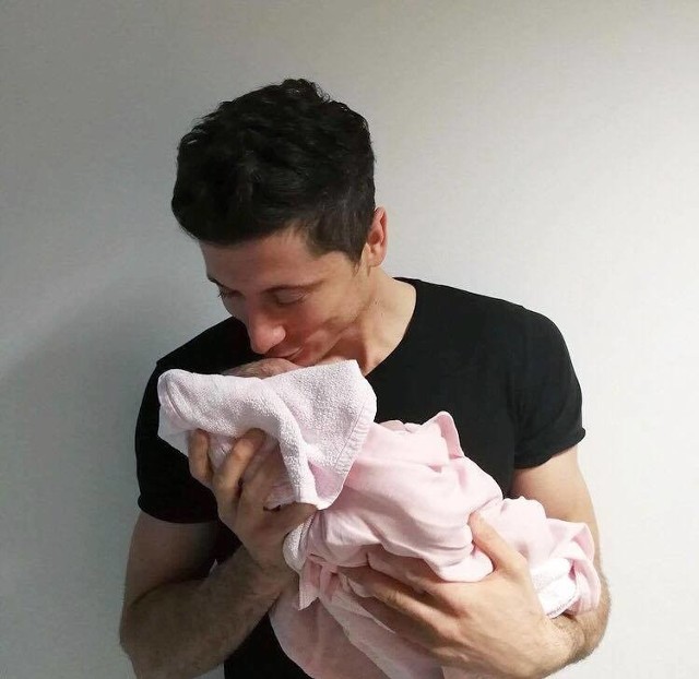 Anna i Robert Lewandowscy są już rodzicami.