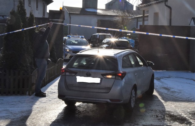 Tragiczne zdarzenie miało miejsce 5 lutego w Turzanach pod Inowrocławiem. Jego ofiarami byli chłopcy w wieku 3 i 5 lat. Prokuratura wciąż nie może przesłuchać ich matki, która przebywa w szpitalu