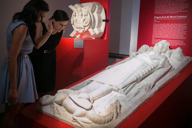 Odlew rzeźby z sarkofagu Władysława Jagiełły
