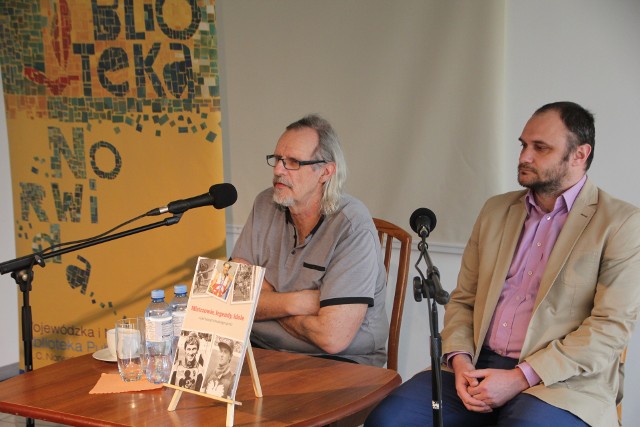 Dziennikarze ,,Gazety Lubuskiej" Szymon Kozica i Andrzej Flügel w Wojewódzkiej Bibliotece  im Norwida w Zielonej Górze spotkani się z Czytelnikami.   Rozmawiali o   książce ,,Mistrzowie, legendy idole" która była nominowana do Wawrzynu Literackiego Książka pokazuje sylwetki 31 trenerów i sportowców związanych z Ziemią Lubuska. To prawdziwe gwiazdy naszego sportu. Ludzie,   którzy odnosili sukcesy często w spartańskich warunkach, a potrafili wspiąć się na szczyt.   Uczestnicy pytali o kulisy powstania książki, taki a nie inny wybór bohaterów.  Rozmawiano też ko kondycji  lubuskiego sportu i idolach współczesnej młodzieży.  Na zdjęciu: Andrzej Flügel i Szymon Kozica Zobacz też najnowszy odcinek Magazynu Źużlowego: