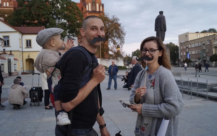 Białostocki retro spacer z Andrzejem Lechowskim i PSS Społem Białystok. Opowieści o kultowych sklepach i budynkach w naszym mieście (FOTO) 