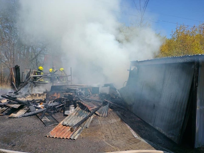 Groźny pożar zabudowań gospodarczych w Kierzkowie (gm....