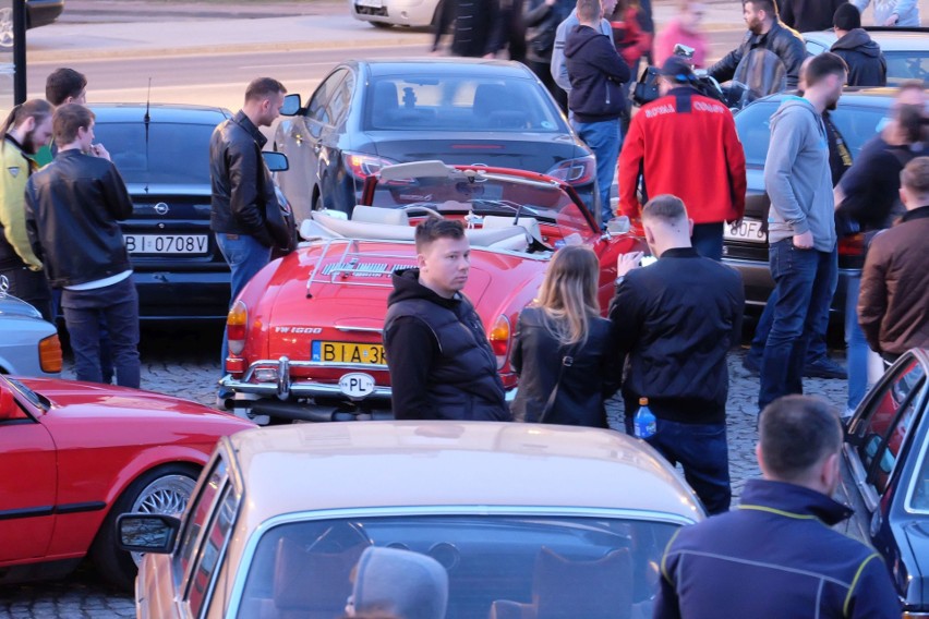 W czwartek, o godz. 19, na parkingu przy Pałacu Branickich...