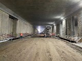 Kraków. Budowa północnej obwodnicy. Przekopany tunel już wyczyszczony