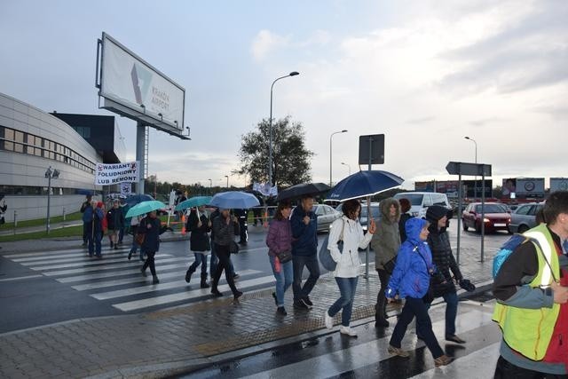 Lotnisko chce mieć nowy pas, mieszkańcy protestują [WIDEO]