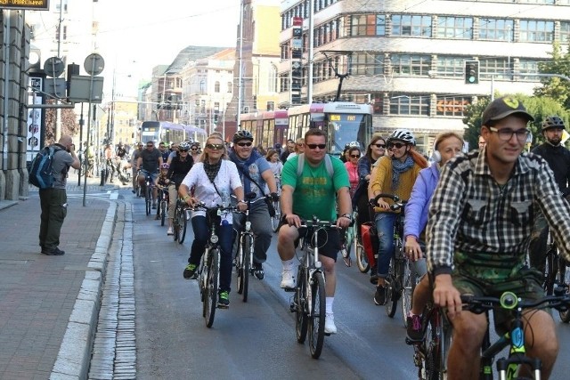 Przejazd rowerowej Masy krytycznej przez centrum Wrocławia. Zapowiadane są utrudnienia dla mieszkańców.