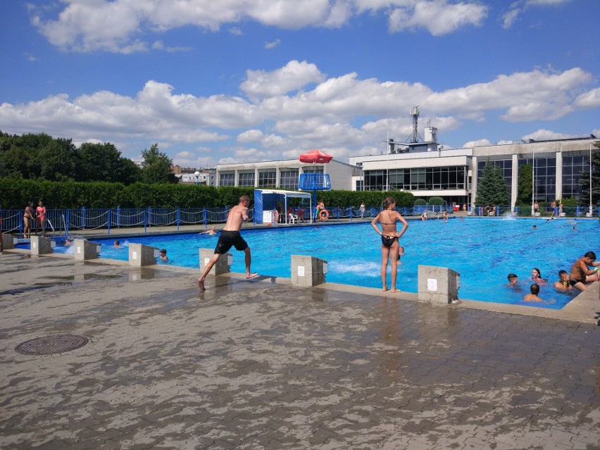 Od soboty Poznaniacy będą mogli korzystać z basenu letniego...