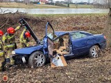 Wypadek we Frydrychowicach koło Wadowic. Kierowca zakleszczony w roztrzaskanym maserati 