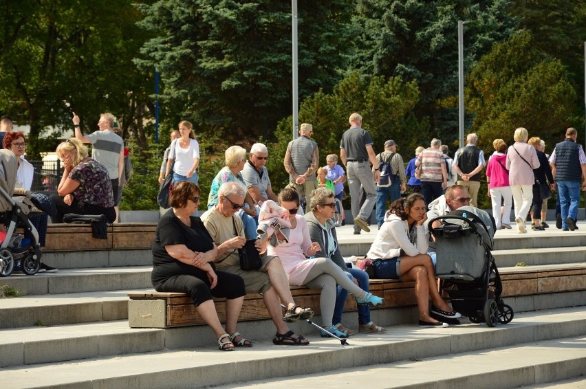 Letnia, słoneczna pogoda sprzyja wyjazdom nad morze. W...