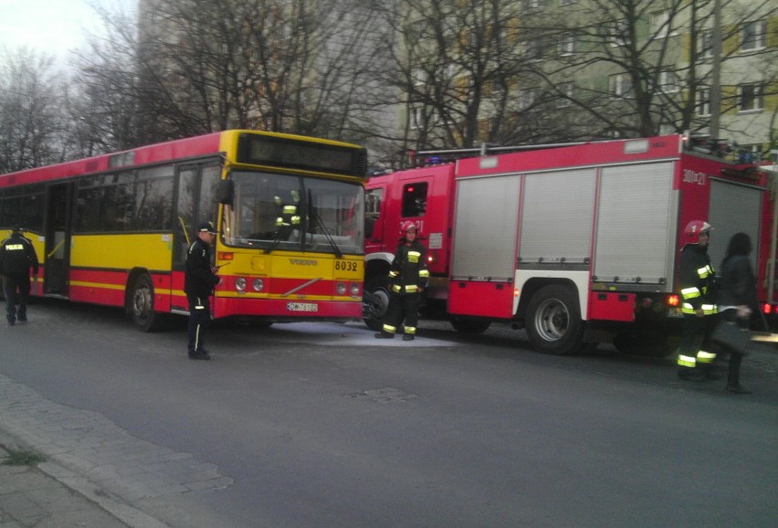 Wrocław: Pożar autobusu linii 127 (ZDJĘCIA)