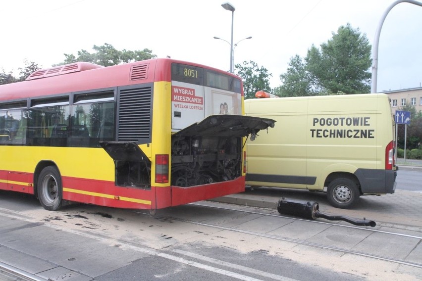 Awaria autobsu 141 na Kochanowskiego. Tramwaje jadą objazdem