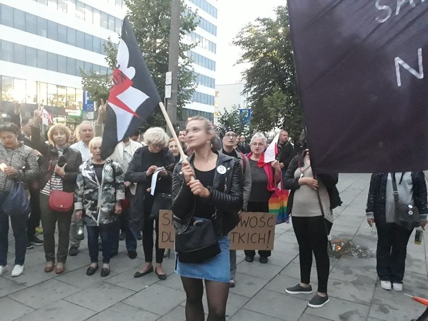 Kraków. Mieszkańcy protestowali przeciwko reformie sądownictwa [ZDJĘCIA]