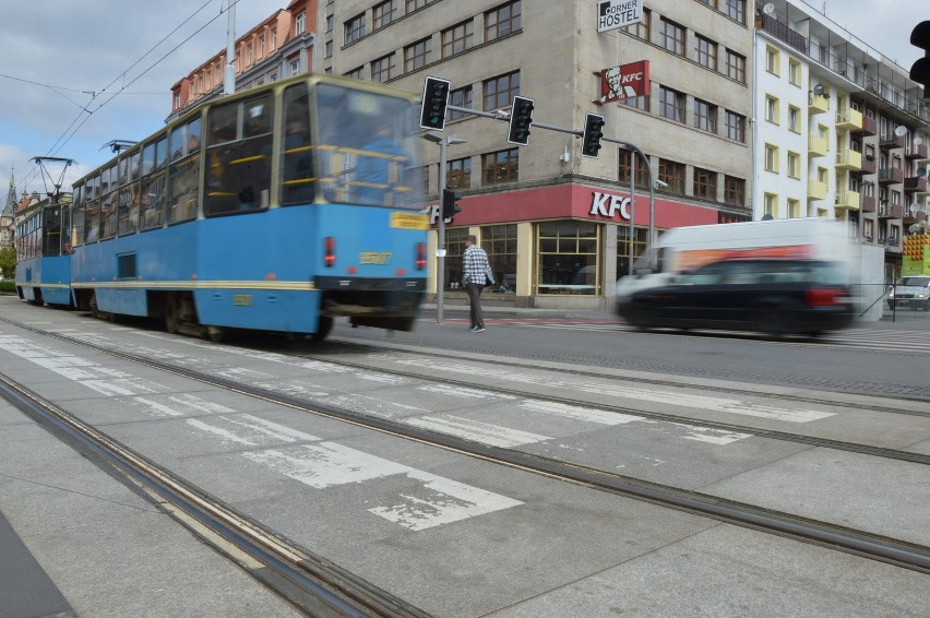 To przejście ma dwa miesiące, a pasy już starte