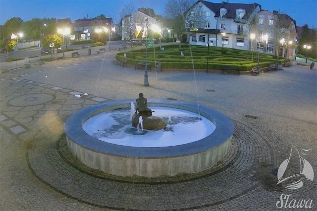Mieszkaniec gminy wlał do fontanny miejskiej w Sławie płyn powodujący powstanie dużej ilości piany.