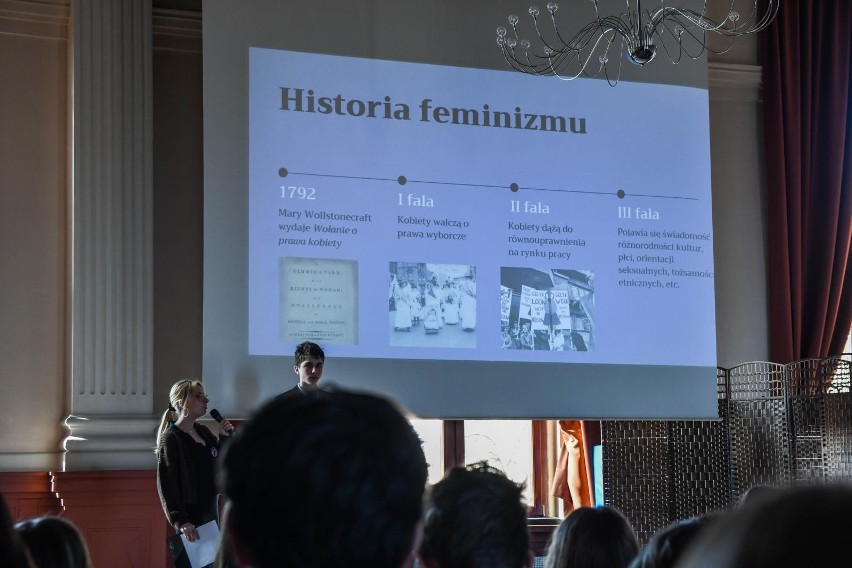 Sześcioro uczniów I LO realizuje projekt "Historia na...