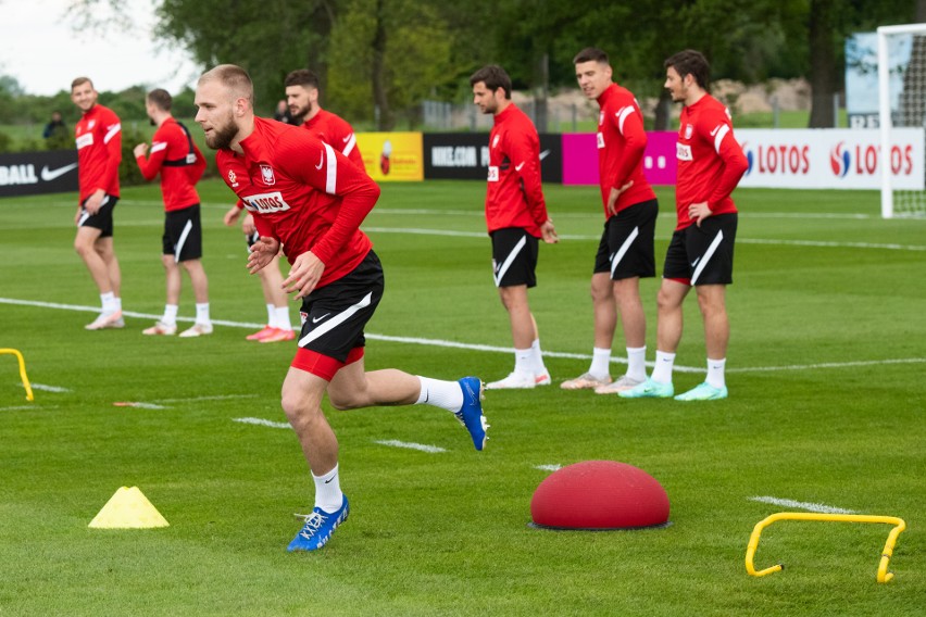 Na porannej sesji treningowej Paulo Sousa zwracał sporą...