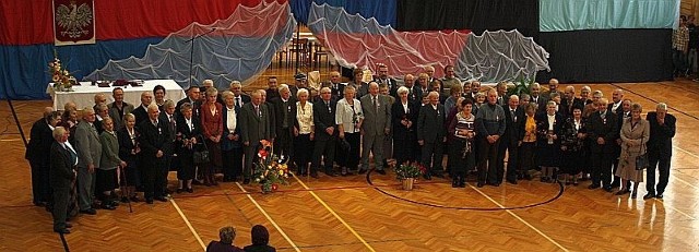 Diamentowi i złoci jubilaci podczas uroczystości w Samborcu.