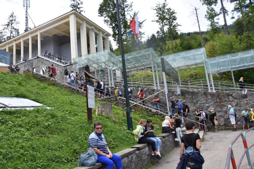 Zakopane. Mamy sierpniowy szczyt sezonu. Tłumy turystów na ulicach. W górach... trochę luźniej