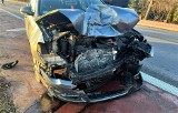 Stary Sącz. Na ul. Jana Pawła II zderzyły się dwa samochody marki volkswagen. Jedna osoba znalazła się w szpitalu