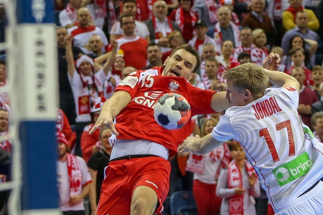 Polacy ulegli Norwegii, ale wciąż są w grze o awans do czwórki. Jeśli wygrają w poniedziałek z Białorusią i w środę z Chorwacją, to zagrają o medale.