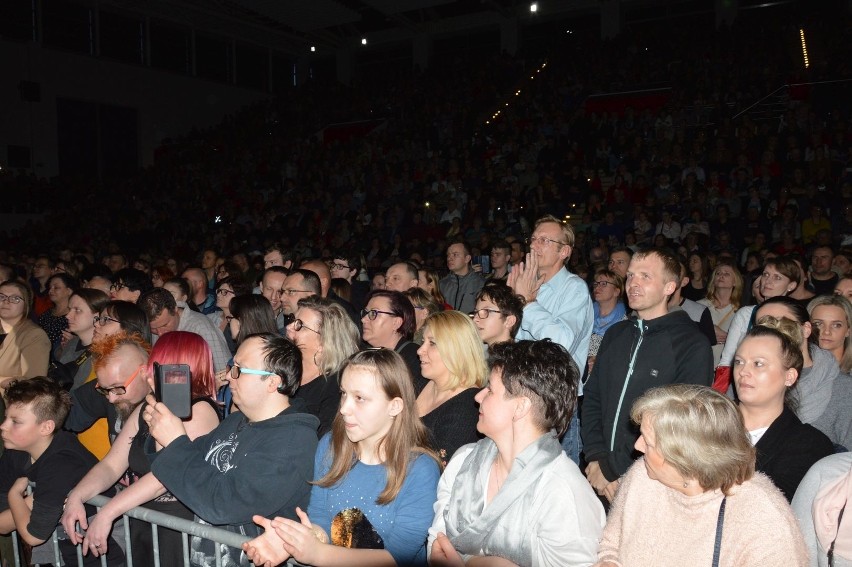 Świetne Wilki na Dzień Kobiet w Ostrowcu. Hala była wypełniona po brzegi (WIDEO, zdjęcia) 