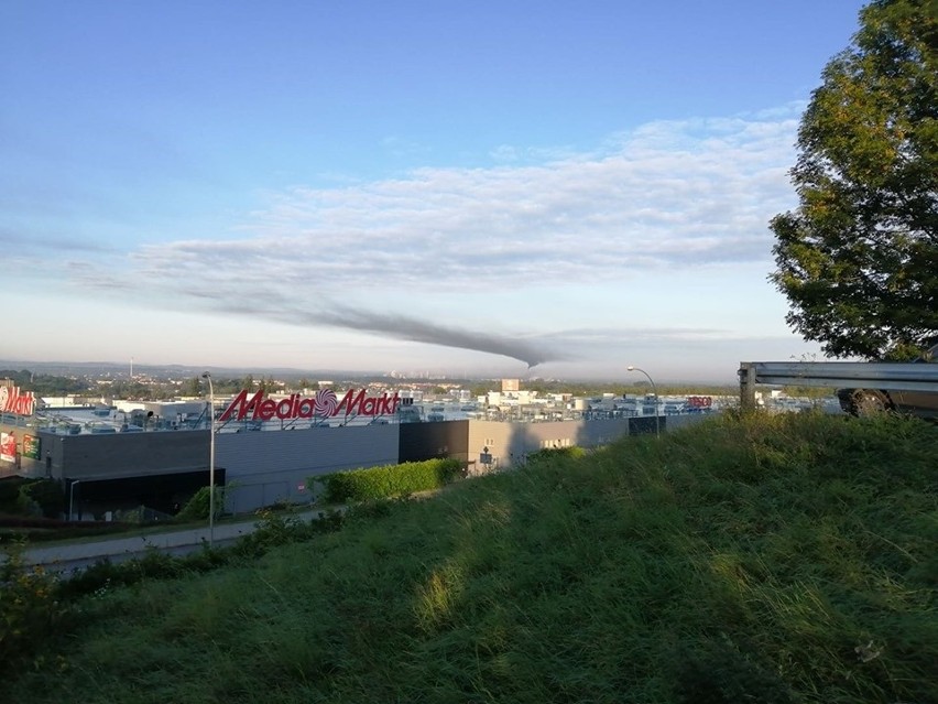Smuga czarnego dymu nad Tarnowem. Mieszkańcy są pełni obaw!